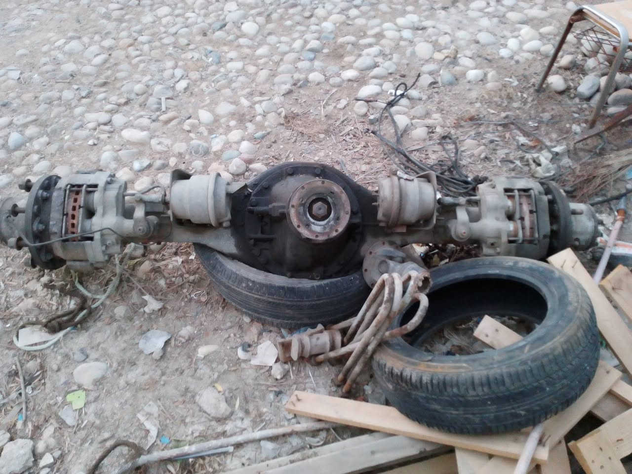 للبيع اكسن فالفو اف ٦ ٨برغي ويل ١٩ ونص كامل من كلشي السعر ٦ ورقات ونص مكاني بغداد *********** الشراي يتصل
