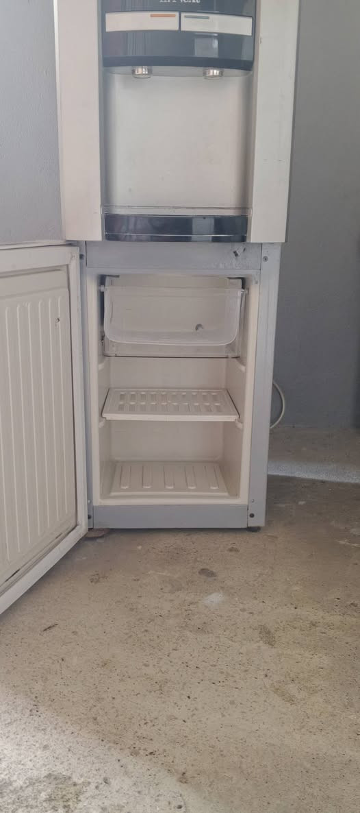 براد ماء  وضع شركه  شغاله حار اوبارد وفريزه تبريد ثلج اذا ماثلج ترجع ماطورها مامصلح الشراي يتصل ***********بي واتساب العنوان حي الانتصار يوجد توصيل
