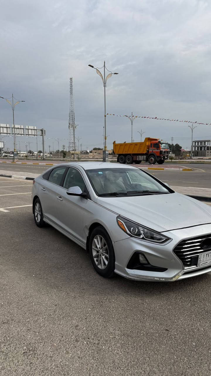 هونداي سوناتا 2019 وارد امريكي للبيع 
بأسمي مواصفاتهة
1-تحكمات ستيرن
2-شاشه كبيره بلاديه كار بلي
3-كامره دواره
4-رادار جانبي 
5-لايت اوتو 
6- مانع انزلاق 
7- مثبت سرعه 
8- جام اوتو
السياره حادث امريكا بنيد و جاملغ ايسر ( تبديل) 
وبيها صبغ نص باب الجنطه و جزء من الجاملغ الايمن الخلفي

السعر       117 وبيه مجال 
مكان السياره كربلاء
الرقم للأستفسار
0783 042 1592
