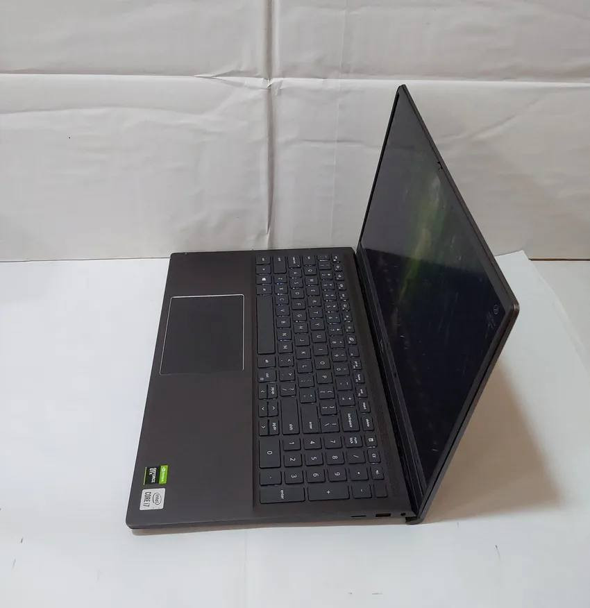 لابتوب Dell Vostro 7500 للبيع 
ممتاز للبرمجة وتطوير المواقع والتطبيقات بفضل معالج i7 الجيل العاشر وذاكرة 16GB RAM.
جيد لتصميم الجرافيك وتشغيل برامج مثل Adobe Photoshop وAdobe Illustrator.
مناسب للمونتاج وتحرير الفيديو بدقة 1080p باستخدام Adobe Premiere Pro.
قادر على تشغيل العديد من الألعاب المتوسطة بفضل كرت الشاشة NVIDIA GeForce GTX 1650 Ti.

Dell Vostro 7500
i7 10th H 16GB 512GB
Intel (R) UHD Graphics 8GB
NVIDIA GeForce GTX 1650 Ti -  4GB
كيبورد ستيكر ضوئي
دقة الشاشة FHD
سعر 770 الف
يوجد توصيل


**إذا كنت صاحب هذا الإعلان وتريد حذفه لأي سبب، رجاءا أرسل رسالة إلى الدعم الفني**