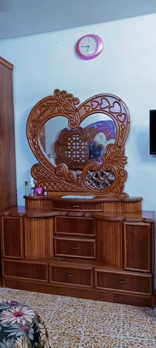 سلام عليكم غرفه نضيفه للبيع سعر ٨٠٠ وبيها مجال للطيبين
*********** بي واتساب
