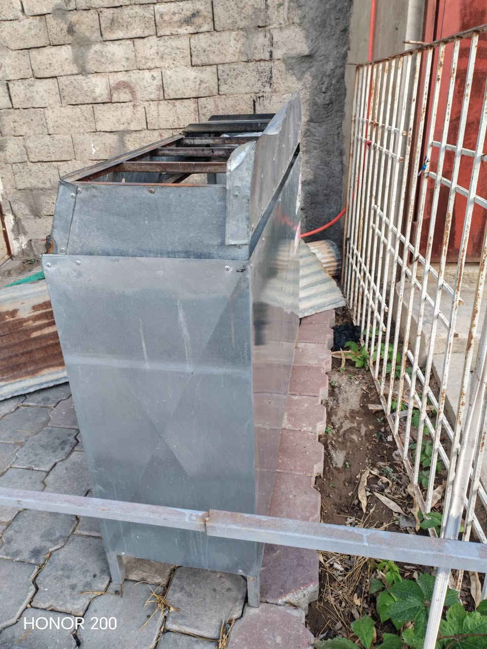 سڵاو هاوڕێیان، مێزێکی لەفەم هەیە بۆ فرۆشتن بەم​​​ تایبەتمەندیانە:
​ژمارەی چاوەکان: 5 چاو (هەمووی بە شەرت و بە باشی ئیش دەکات).
​جۆری ماددە: لە ئاسنێکی زۆر باش، چاک و قایم دروستکراوە.
​پێداویستی لەگەڵە: سۆندە و کەلەی غازی (ڕێکخەری غاز) بەستراوە و لەگەڵدایە، ئامادەیە بۆ ئیش.
​قەبارە و پێوانەکان:
​بەرزی: 120 سم
​پانی: 150 سم
​درێژی (قوڵی): 55 سم
​📍 شوێن: کەرکوک - شۆرجە
💰 نرخ: 125 هەزار (موعامەلەی تێدایە)
📞 بۆ پەیوەندی: ***********
.
.
السلام عليكم، متوفر ميز لفت للبيع بمواصفات ممتازة وجاهز للشغل مباشرة:
​عدد العيون: 5 عيون (كلها شغالة وبشرط الفحص).
​نوع المواد: مصنوع من حديد نوعية ممتازة، قوي جداً ومتين.
​الملحقات: كامل مع الصوندا ومنظم الغاز (الرأسية)، يعني كامل وجاهز للعمل.
​القياسات:
​الارتفاع: 120 سم
​العرض (الواجهة): 150 سم
​العمق (النزول): 55 سم
​📍 الموقع: كركوك - الشورجة
💰 السعر: 125 ألف (بيه مجال للشراي)
📞 للاتصال والاستفسار: ***********
