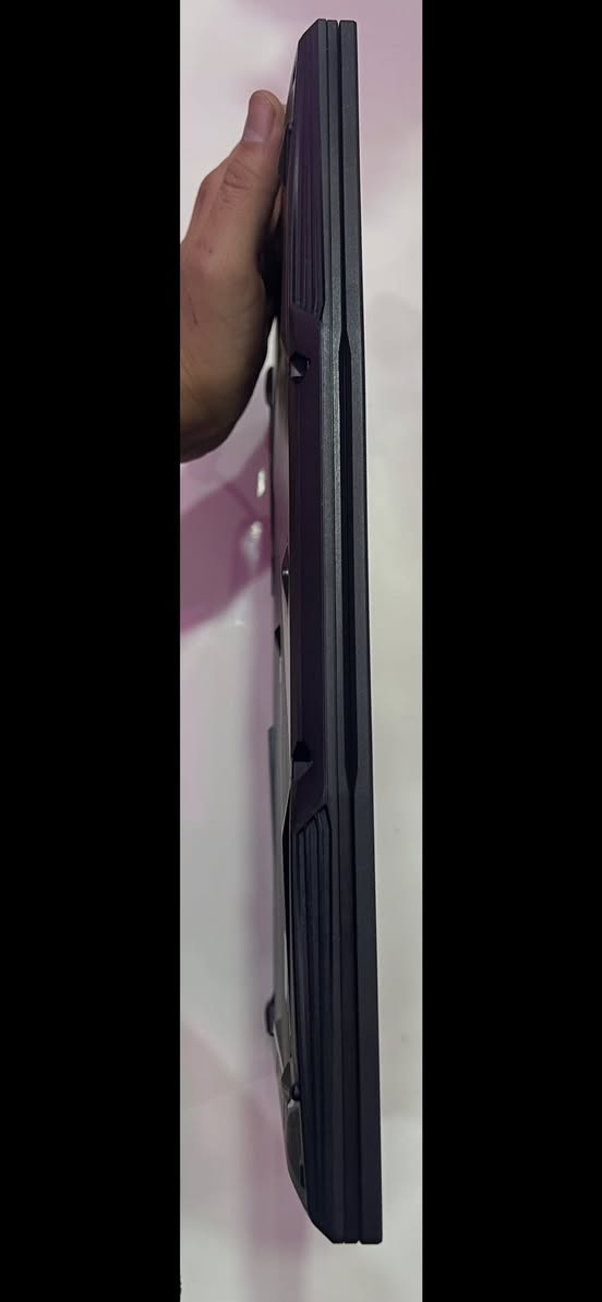 لابتوب MSI للبيع – قوي ومناسب للكيمنك
🔹 الموديل: MSI GF63 Thin 11SC

🔹 المعالج: Intel Core i5-11400H (الجيل 11)

🔹 كرت الشاشة: NVIDIA GTX 1650 سعة 4GB + Intel Graphics

🔹 الذاكرة (RAM): 8GB DDR4 بسرعة 3200MHz

🔹 الخزن: SSD سعة 477GB

🔹 النظام: Windows 11 Pro أصلي

🔹 الشاشة: 15.6 إنج

🎮 قوي في الكيمنك ومواصفاته معروفة وأداؤه ممتاز

📦 اللابتوب مع ملحقاته كاملة

📦 الكارتونة موجودة

🔋 عدد مرات الشحن فقط 9 مرات (استخدام خفيف جدًا)

✨ الحالة: نظيف جدًا جديد، بدون مشاكل، استخدام شخصي

اللابتوب اشتريته وما استخدمته استخدام قليل جداً جداً 

🔁 سبب البيع: الرغبة بشراء PC

💰 السعر: 900,000 دينار عراقي

📍 السعر بي مجال بسيط جداً 

مكاني البصرة

***********
