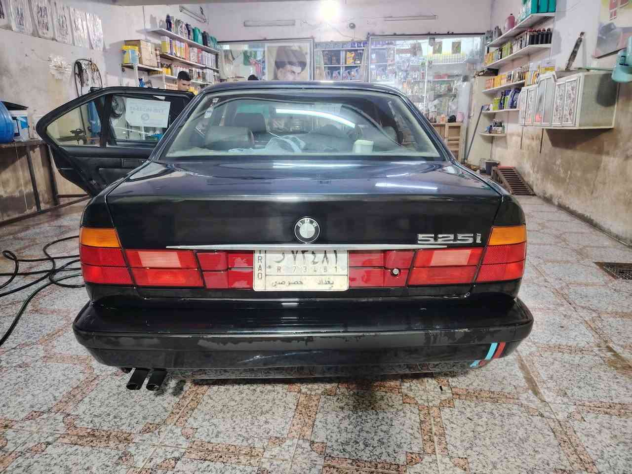 📢 للبيع - BMW 525 موديل 1991
🚗 نوع السيارة: BMW 525
📆 الموديل: 1991
🎨 اللون: أسود (مصبوغة للجمالية)
📍 الرقم: بغداد ألماني
📌 الموقع: العمارة
🔧 المواصفات:
✅ تخم تاير جديد
✅ تبريد شغال
✅ كشنات كهربائية 
✅ دواخل أسود 
✅ سلايد طگتين شغال
✅ مسكر عدل
✅ گير أوتوماتيك
✅ حدادية جديدة
🔧 تحتاج ترتيبات بسيطة
💰 السعر: 58 ورقة
🔁 أو مراوس بسيارة حسب القناعة
📞 للاستفسار والتواصل يرجى المراسلة على الخاص


**إذا كنت صاحب هذا الإعلان وتريد حذفه لأي سبب، رجاءا أرسل رسالة إلى الدعم الفني**