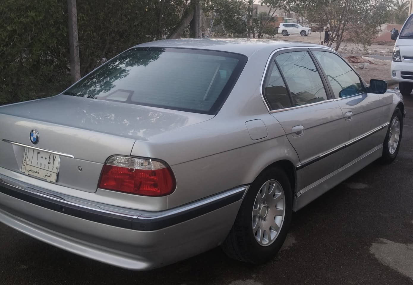 السلام عليكم
خفاش 740i 
موديل 1997 محدثة 2000
سيارة مكينة وكير خير من الله 
تخم تأير 
السعر 85 وبيها مجال 
***********
