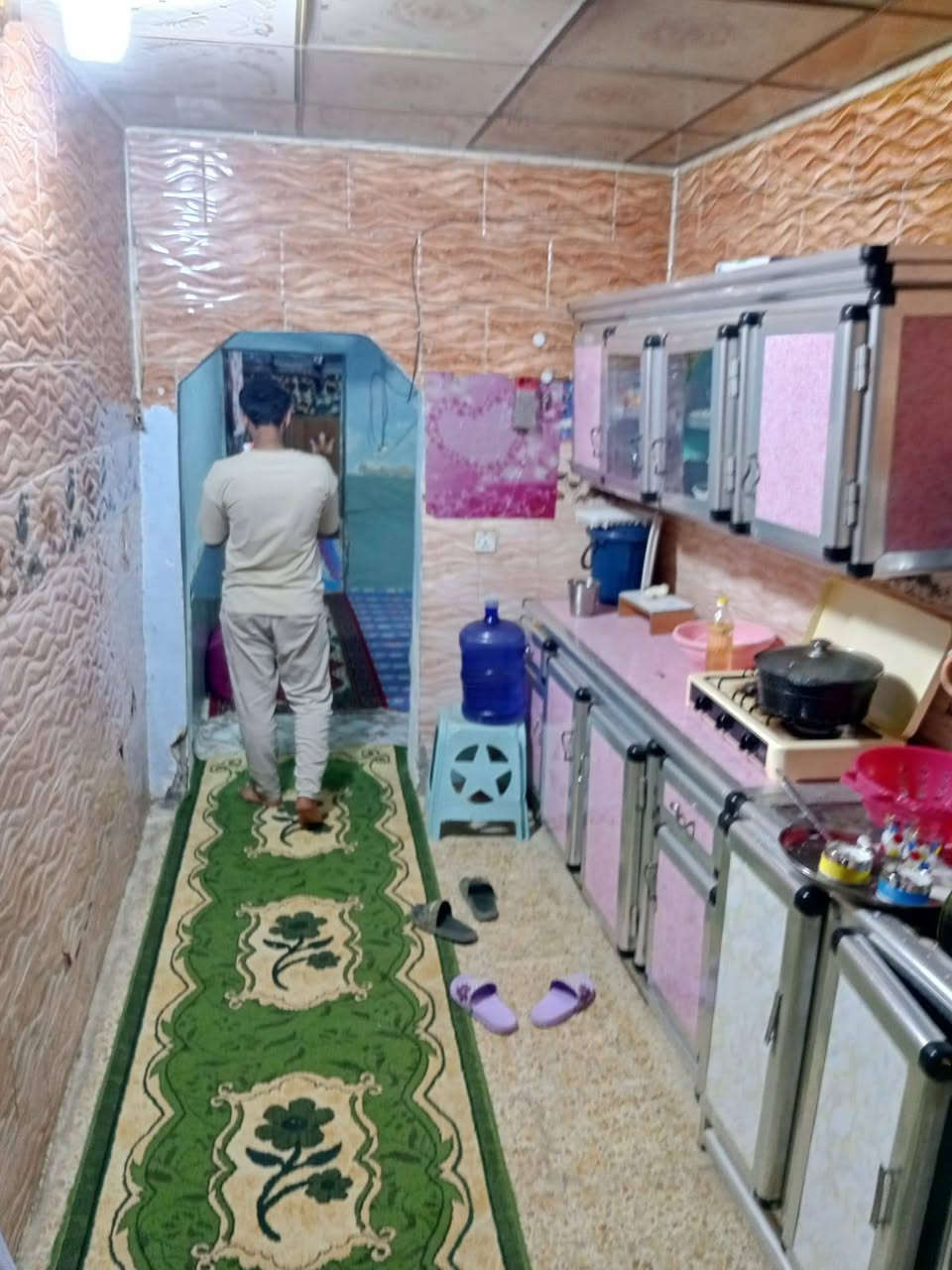 يالله البيت للبيع المساحه 100 متر البيت عله شارع تبليط مكانه في العسكري بل خمستالاف
قرب مدرسه ذات السلاسل (طابو صرف) 
بناء قديم البناء غرفتين 2 وصاله ومطبخ وستقبال وتخاريج 
للاستفسار *********** وبي واتساب
