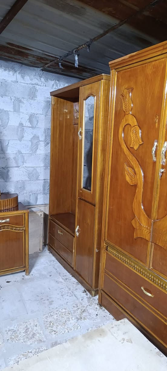 غرفه تسكام ونضيفه ام الخمسه وجه وكفه صاج شغل درجه ولئ للبيع المكان شاميه السعر 700 وهذا رقمي ***********
