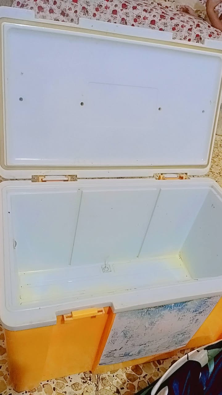 بوكس مال سفرات حافض للبروده الاصلي قديم مو من هذني السوكيات مابي كسر ولا فطر ب٣٥ مكاني الدوره ***********
