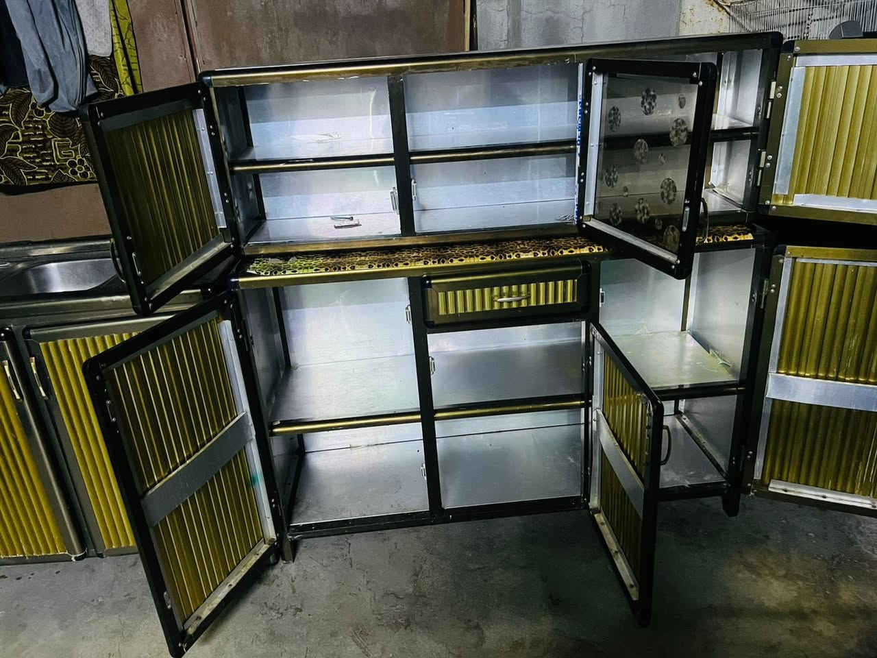 كاونتر ثلاث قطع 
للبيع  

+964 780 782 6175
