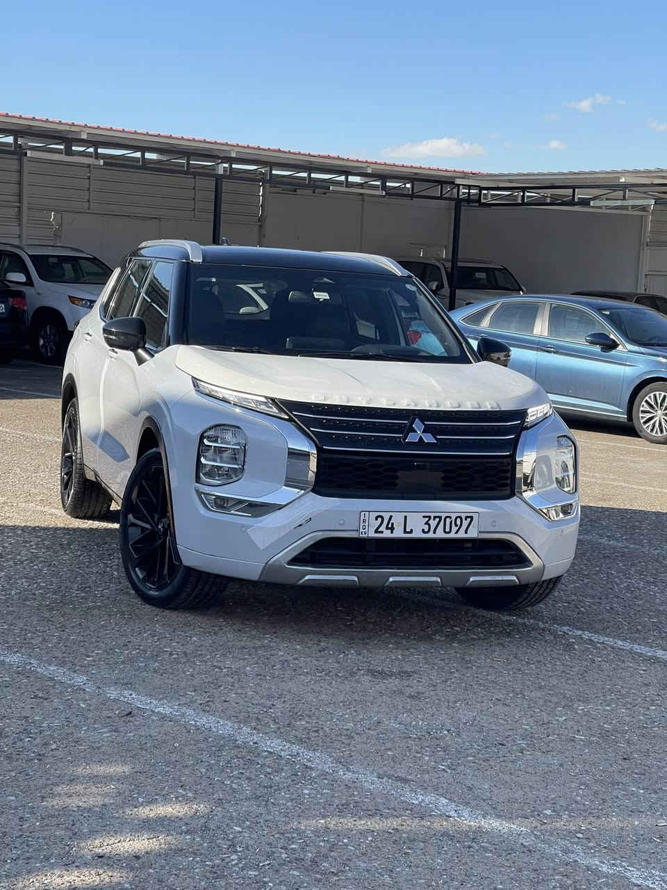 سلام عليكم ورحمة الله وبركاته 
MISTIBUSHI OUTLANDER 2023 SEL
بجم و خلفي كبس 
بدون ايرباك 
بدون دواخل و شاصي 
ملاحظة سيارة فقط واحد باب صبغ 
محرك2.5L(4V)
بدون مصرف سيارة جاهز
موصفات SEL فول فول 1/1 
بصمة 
بريك بصمة 
ابواب بصمة 
صندوق كهربائي 
شاشة كبير 
خمسة كاميرات 
داخل لونين 
كوشنات بقلاوة
كوشنات هيتر
كوشنات جلد 
كوشنات كهربائي
7راكب 
داتاشو
لايتات LED بلادي 
صقف اسود بلادي
پانوراما 
رادار خلفي 
رادار امامي 
رادار جانبي 
بعد موصفات هويا 
سعر248$
***********
