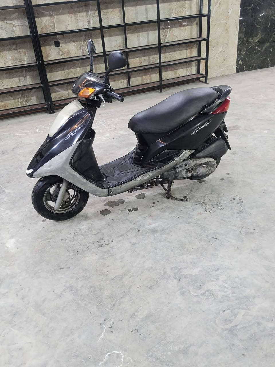 دراجه بريز نظيفة مكينة ابلاديه سلف هندر كهربائيات كلها شغاله اورقها كامله مكاني الشعب سعرها 500 التليفون ***********
