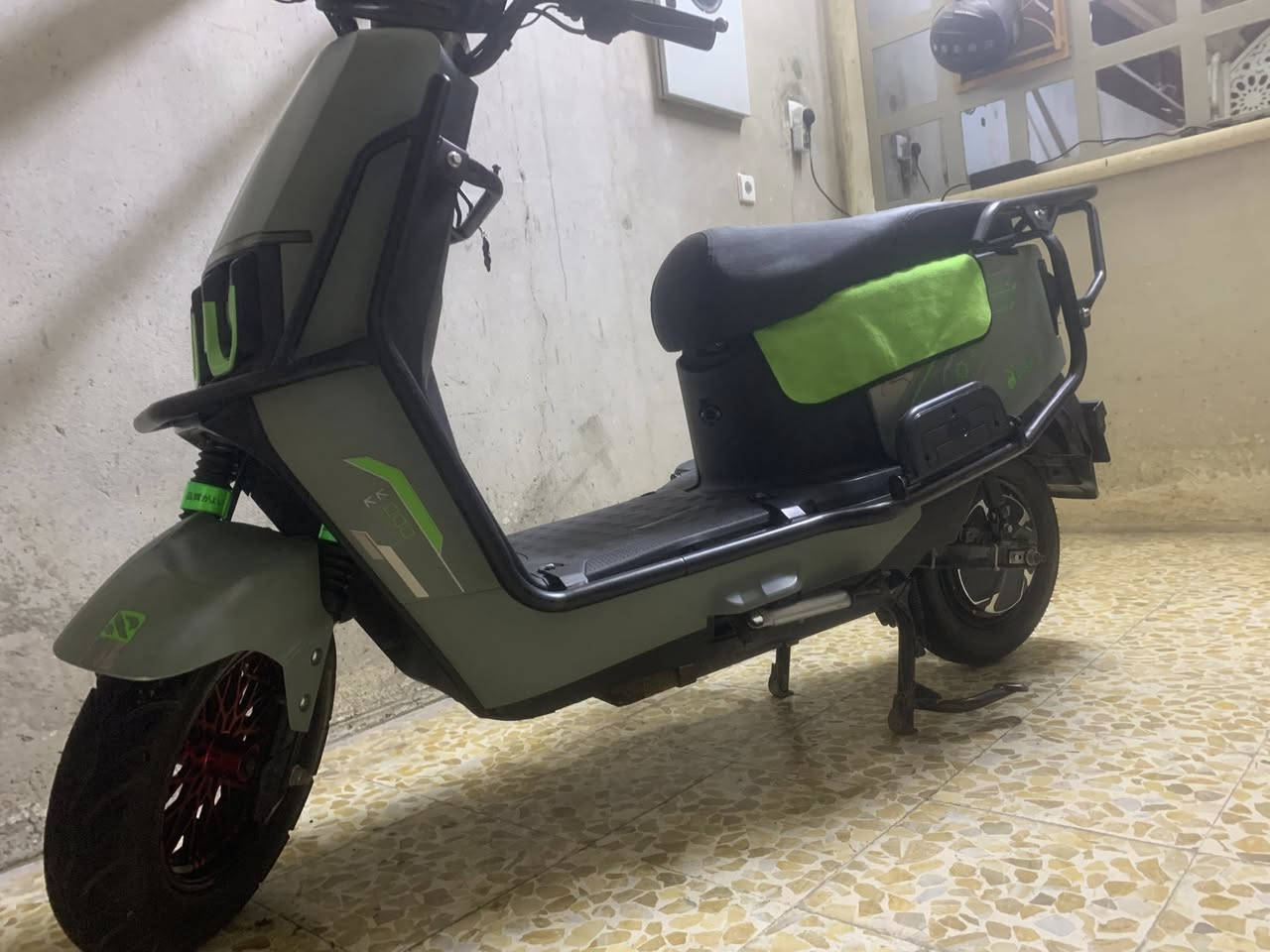 السلام عليكم للبيع مطور شحن اوباما ملف 2000       6بطاريات عل فحص موصفات فول لايتات آشاير كلو شغال شرط شاحنه اصليه السعر 600وبي مجال مكاني موصل الايسر الاتصال ***********
