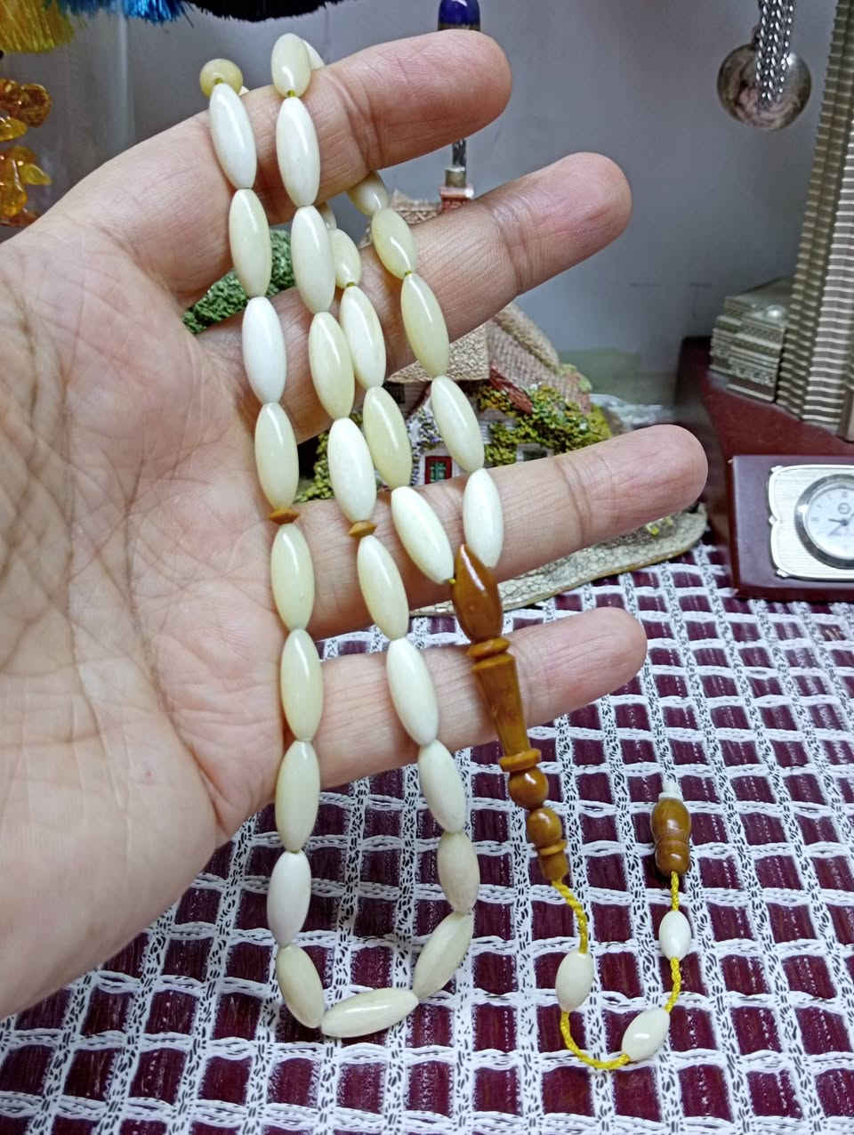السلام عليكم 
مسباح عظم جمل مع تطعيم نارجيل جراخة اسطه قطعه كفيه محمول يومي كصه بلوطي بالحقيقه اجمل من الصور 
الوزن 25 غم القياس 7 / 16 العدد 16 خرزه
السعر 30 الف شامل أجور التوصيل والسعر قطعي لطفاااااآ


**إذا كنت صاحب هذا الإعلان وتريد حذفه لأي سبب، رجاءا أرسل رسالة إلى الدعم الفني**