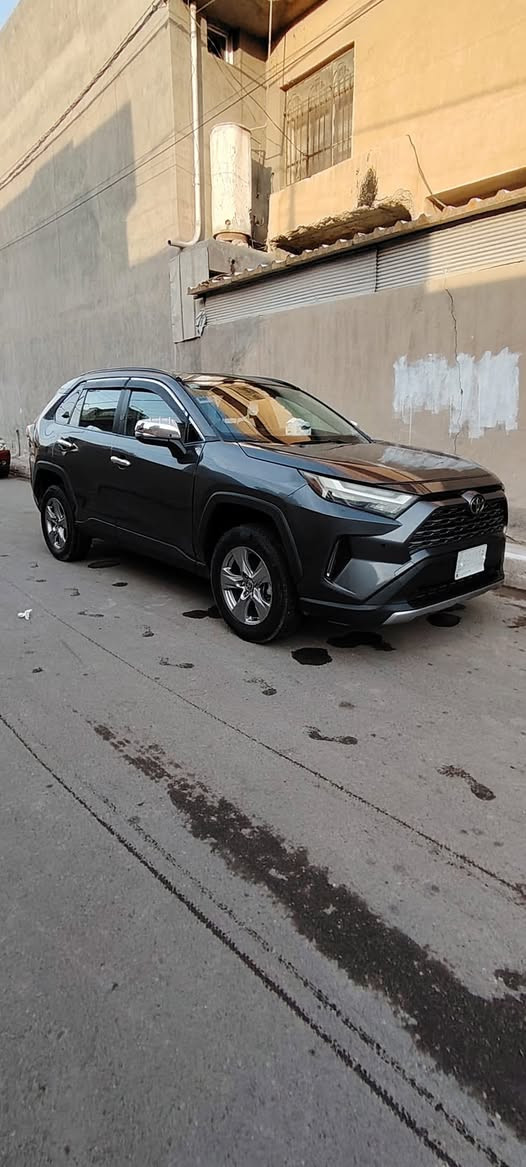 سلام عليكم راف4 موديل 2022 XLE بنزين مواصفات فتحه سقف رادار جانبي وامامي وخلفي حساسات خلفيه كامره شاشه كشن كهرباء صندوك كهرباء مانع تصادم توقف ذاتي اطفاء ذاتي وبعد مواصفات بيه سياره كير ومحرك وكهربائيات وتبريد كله شغال ومكفول حادث جاملغ وبنيد بدون دواخل  سعر 217 وبيه مجال للإستفسار ***********
