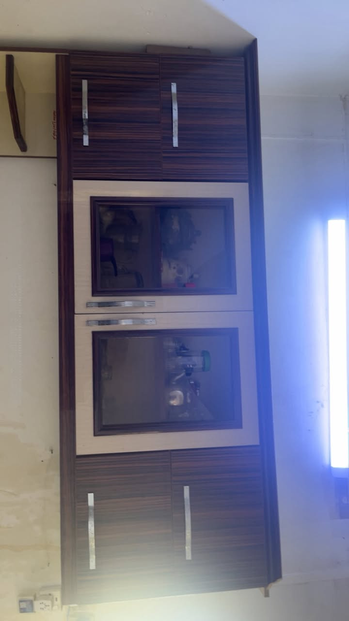 ياالله سلام عليكم كاونتر  لبيع 3 قطع يجي نضيف نقص بي بس جام اثنين كدام العين سعر250 وبي مجال بصيط لشراي رقم تلفون ***********
