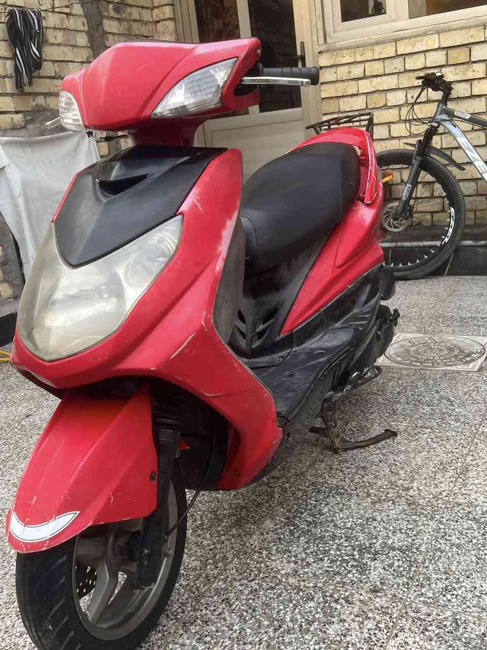 سلام عليكم دراجه سكنس فحل كابريتر دراجه يرادلها ملاحضات بسيطه سعر ٥٠٠بيها مجال العنوان بغداد رقم ***********
