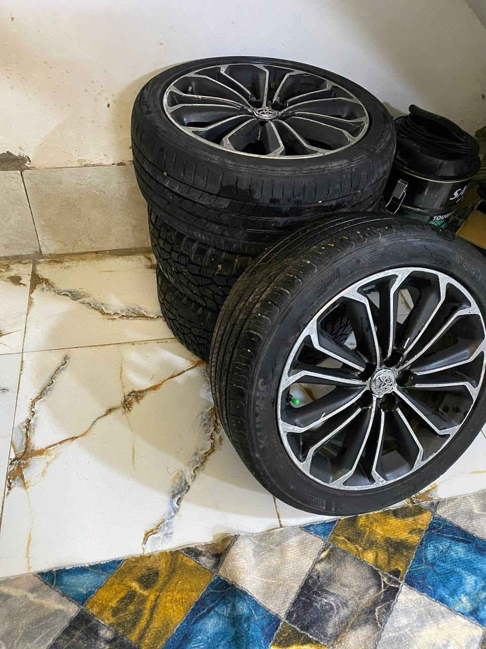 سلام عليكم شباب عدي ويل كب حجم ١٧ مال كورلا اصلي مو تجاري بيع ويل التايرات مجاني وياه تخم كامل َمكاني بغداد النهروان ***********
