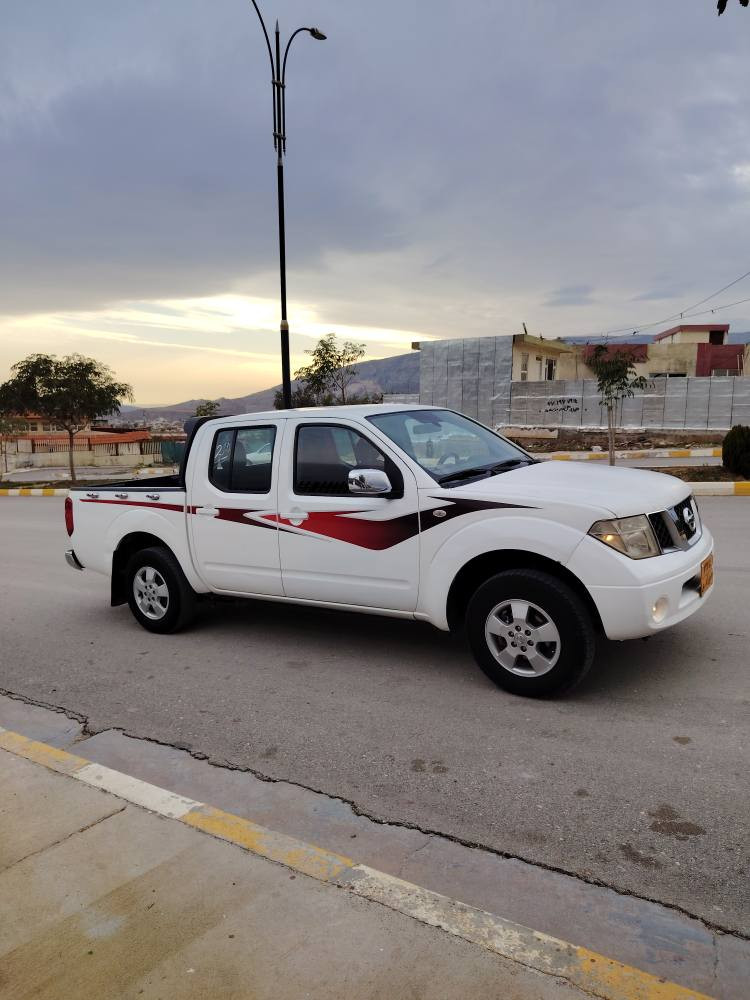 نیسان ناڤارا پارچەڕەش لەسەر ساقی     ڕەقەم هەولێر بەسەر چووە گێڕو مەکینەی بیلاد مانگێکە مەکینەی کراوەتەوە گێڕو مەکینەو ئەکسلی  بەشەرت سەرفو دووکەڵو بووخاری بەشەرت زۆر تندو تۆڵە دینارێ مەسەرەفی نیە گۆڕینەوە نیە تەنها فڕۆشتنە دەربەندیخان  *********** دار بنديهكان, السليمانية
