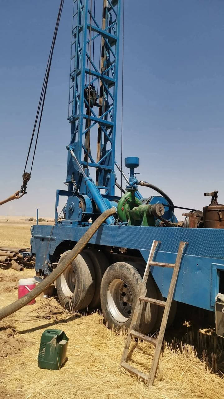 سلام عليكم ورحمة الله وبركاته حفارة للبيع حفارة جاهزة بل شغل حاليا وياها 26 ستانا يعني 260 متر وعربانا نضيفة وكرفان جديد الحفارة متواجدة في محافظة نينوى السعر مناسب جدا جدا  خاص او  الأتصال على الأرقام التالي
*********** علي 
*********** ابو عمر 
‏‪***********‬‏ ابو كرم
