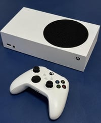 Xbox sereas S جهاز نظيف جداً ذاكرة 512 كارتونة موجودة وايراتة موجودة  ...