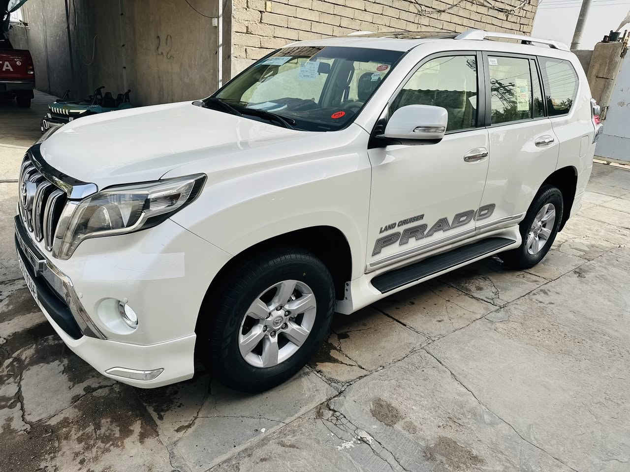 برادو 2014 فول مواصفات كفاله عامه فقط بارد اربع اصابع رقم بغداد الجديد بأسمي 6 سلندر محرك كير كفاله ماشية 104 سيارة جديده بمعنى الكلمه مدوشمه كشنات وارضية السعر 288 وبيه مجال بسيط للشراي *********** مكاني بصرة المدينة
