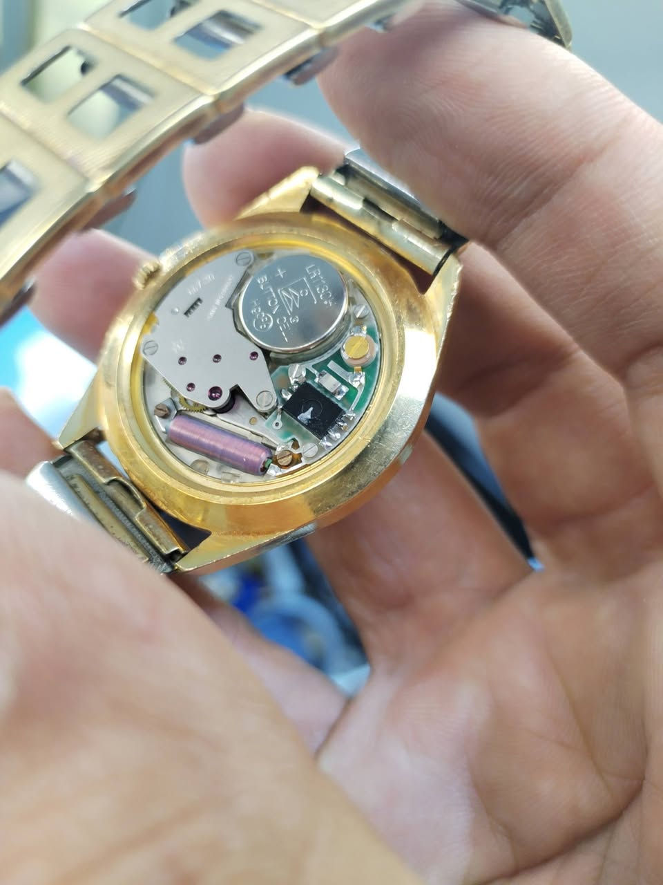 يونيون أرماني فنتج نوادر إنتاج 1960 كوارتز 
طلاء ذهب
نضافه تامه
قطر ٣٦
سعر ١٠٠ الف
يوجد خدمه توصيل جميع المحافظات


**إذا كنت صاحب هذا الإعلان وتريد حذفه لأي سبب، رجاءا أرسل رسالة إلى الدعم الفني**