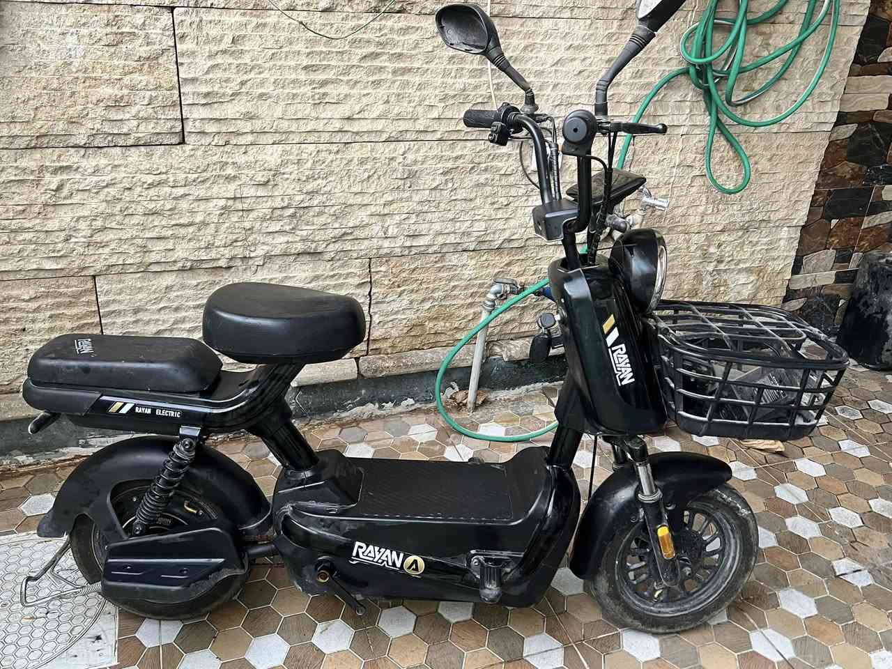 السلام عليكم. دراجه شحن نوع الريان. استخدام 10تيام  فقط
سعر 300 للستفسار اتصل على رقم ***********
