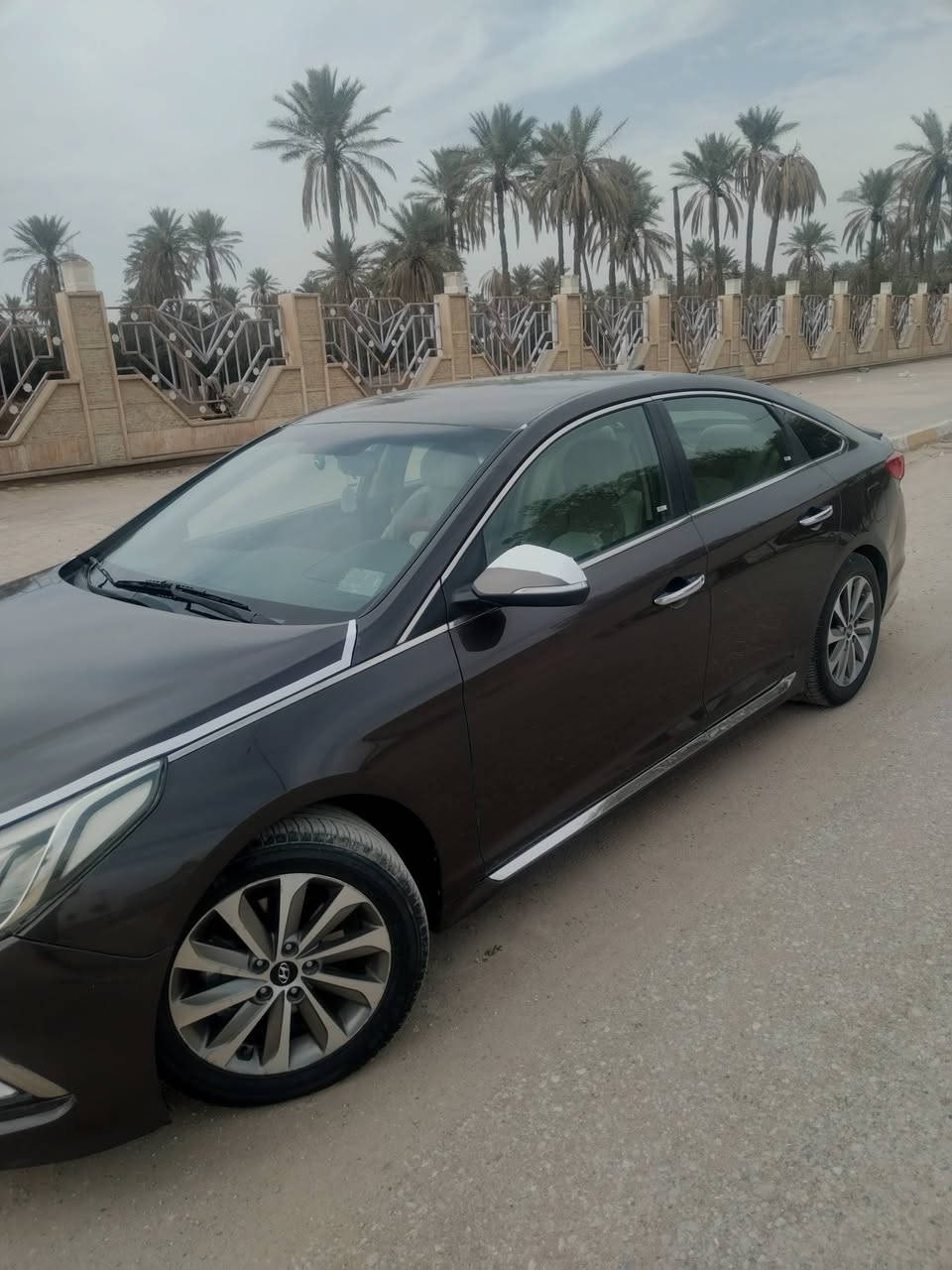 السلام عليكم ورحمة الله وبركاته
هونداي سوناتا موديل 2015 اس سبورت 
رقم بغداد بأسمنا سنوية لـ2028
امريكي استيراد خاص حادثها دعامية امامية وربع البنيد مصلح نفسه ورشة صبغ بسيطة كلش بالجاملغ وبيها نگراش بالصبغ بسيط  وصور الحادث مرفقة بالمنشور
السيارة بيها مواصفات خاصة لكن بدون بصمة ولا فتحة
كشنات امامية تدفئة تبريد 
وكشن السائق كهرباء تبريد ثلج تدفئة شغاله
داش كام بلادي امامي وخلفي تحكم من الشاشه
انارة محيطية داخل السياره تحكم من الشاشة
وضعيات قيادة ECO_Nurmali_Sport
مكينة 2400 على وضع الشركه بعدها
السيارة ماشية 140  وقابل للزيادة 
كير المرغوب AT
لايت زنون بلادي ولد كشافات ثلجي
شاشة كار بلي الأصلية وكاميرا خلفية دوارة ٣٦٠
السيارة تخم نيكل بكل مكان وكله جديد 
شاشة اعطال وتحكمات سيارة مابيها اي نقص نهائيا جاهزة على الآخر
السعر المطلوب 122 وبيها مجال للشراي
عنواني ديوانية للاستفسار ***********
***********
