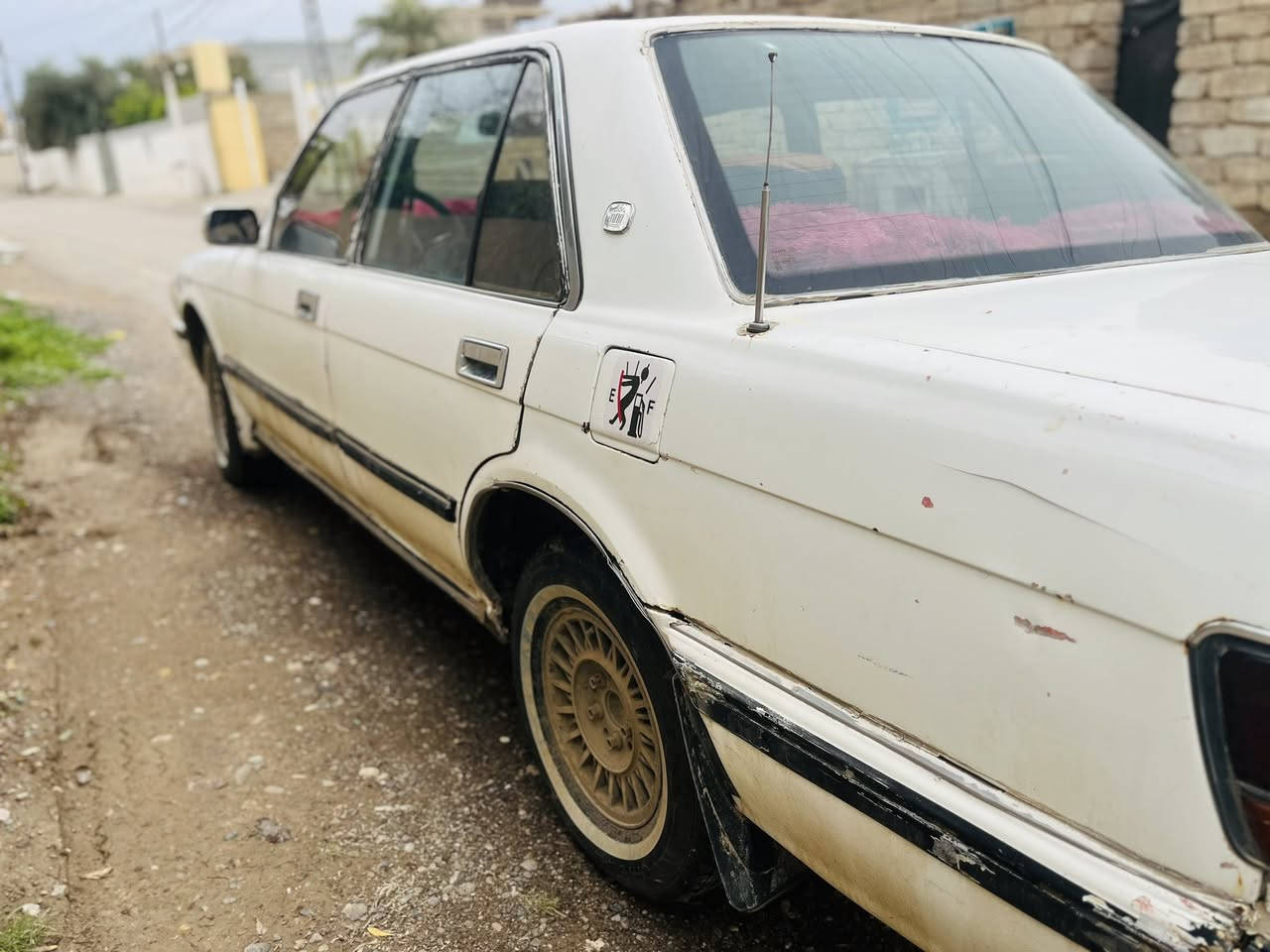 سيدان موديل 1990 يسار اصلي محرك كير عادي بلادي شرط
صدر جديد طخم تاير جديد كهربائيات كلها شغاله

شرط الوكاله والتحويل 

السعر25 ترهم مراوس حسب القناعه

***********عنواني شركاط
