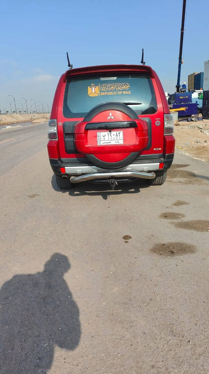 السلام عليكم 
باجيرو موديل 2009
كفاله عامه 
من الضربه والصبغ  
ماشيه 240.000 
 السياره بأسمي تحويل ثاني يوم 
سنوية  تنتهي 2028
مكينة بلادية
مكينه كير كفاله 
تخم تاير جديد  
غرفه السياره  حيل نضيفه
 كل شي شغال بيها 
حدادية جاهزه من الطول للطول 
السيارة جاهزه 
سعر السياره ١٣٥
وبيها مجال قليل 
للاستفسار   
*********** البصرة, العراق
