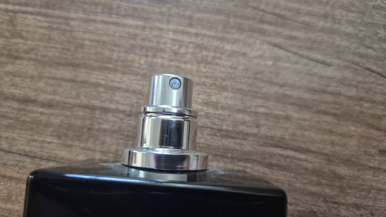 🌟 عطر YSL EDP (تستر) للبيع 🌟
Yves Saint Laurent (YSL) Eau de Parfum 
مستخدم قليل جداً (كم رشة فقط، شبه جديد)
الحجم: 100 مل (تستر Tester)
مصدر الشراء: ضفاف بغداد 
الموقع: بغداد - شقق حي السلام (حي صدام سابقاً).
رقم الهاتف (واتساب): ***********
أو راسلني مباشرة على الخاص.
ماعندي توصيل
