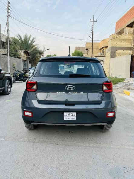 للبيع هونداي فينو موديل 24 دخول جديد باسمي تحويل مباشر 
مواصفاته 
رادار امامي 
محرك 1600 دبل نوزل تنفس طبيعي ماشيا جدا قليل اخت الزيرو ((2000)) بالكيلو 
فول تحكم استيرن 
ثلاث وظعيات قيادة 
تو ويل 
كيجات ديجيتال
كشنات مخمل تدفئة 
اشاير بالمري 
وباقي المواصفات معروفة 
((حادثها حافة البونيد فقط السيارة ليبل واحد بدون تبديل اي قطعة ايرباك دركة فقط تبريد كير محرك صدر كهربائيات مكفولة شرط الفحص)) 
السعر ب 120 ورقة وبيه مجال بسيط مكان السيارة بغداد قرب هايبر ماركت حي العامل للاستفسار الاتصال *********** بغداد
