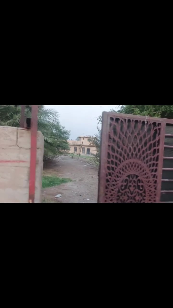 سلام عليكم متوفر أرض طابو ملك صرف متوفر بيهه بيت مساحه البيت ٨٠٠ متر متوفر  كافه الخدمات من ماء وكهرباء وتبليط بصف الباب تبعد عن جسر أبو منيصير ٢ كيلو على الشارع الخدمي مقابل السريع الدولي بغداد أبو غريب وبسعر كلش مناسب.. للاستفسار اتصال على أرقام المكتب. ***********...
***********
