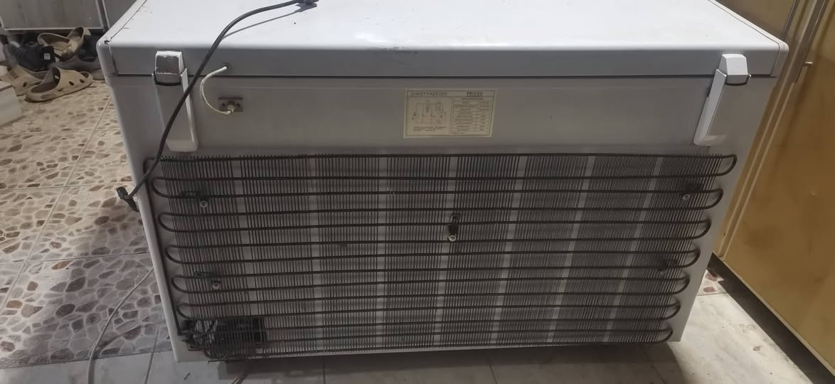 مجمدة نظيفه للبيع سعر ٢٥٠
***********
