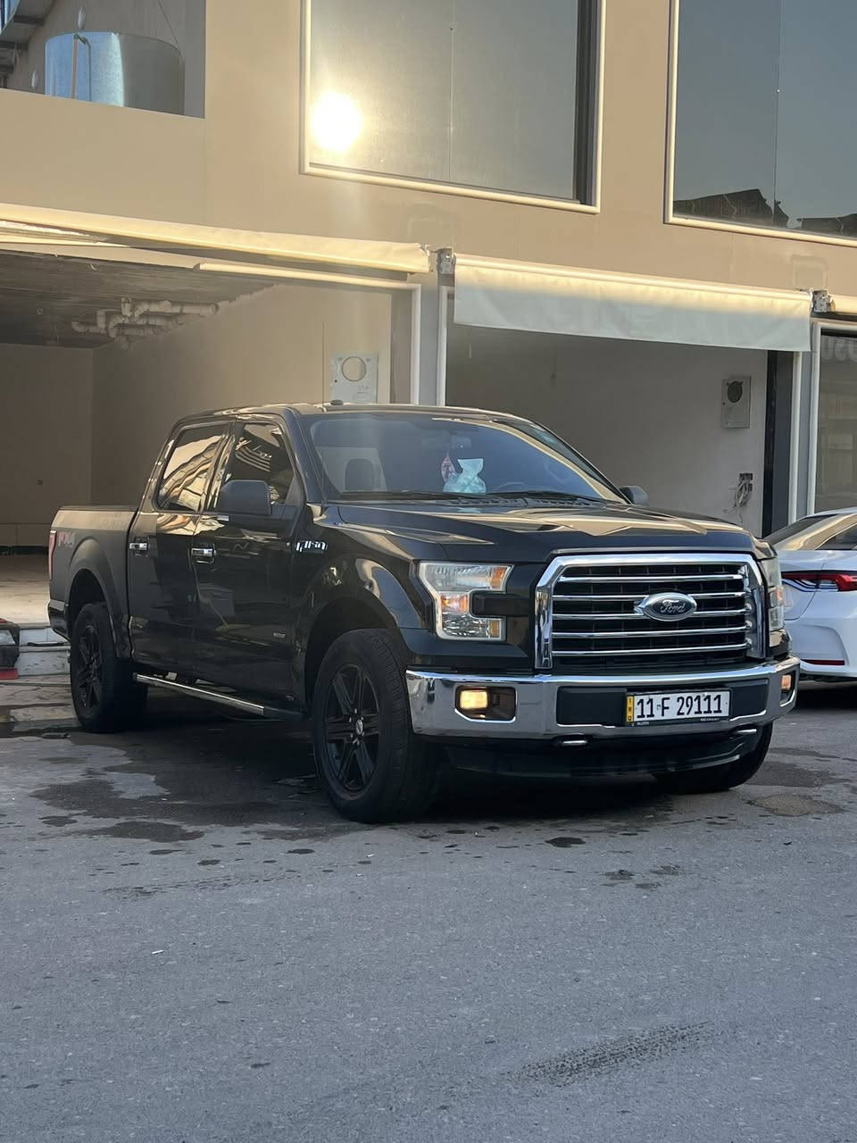 اسلام عليكم بيع او مراوس حسب القناعه
فورد F150 موديل 2016 
شاشه كبيره 
حساس كاميره خلفي باب طويل بدي قصير  المرغوب رقم بغداد جديد مشروع وطني 
شرط التحويل والوكاله سنويه جديده 
لون اسود محرك 6 سلندر 
بدون صبغ  والسونار مرفق بلمنشور 
مكان السياره بلموصل 
***********
***********
