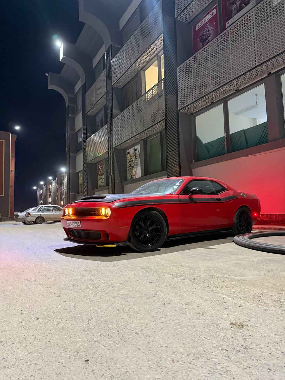 السلام عليكم
جالنجر موديل ٢٠١٦ sxt
المحرك ٣٦٠٠ 
كير مكينه كفاله 
حداديتها جديده 
مواصفاتها تشغيل عن بعد
شفتات ستيرن
سستم صوت سماعت الباين 
السياره حادثها جاملغ وهنا الثاني نطخ 
الشواصي كفاله❤️
بيها باب شبر صبغ مال السايق بدون اي معجون او تعديل 
رقم بغداد مشروع وطني ثاني يوم احول 
*********** اتصال فقط
