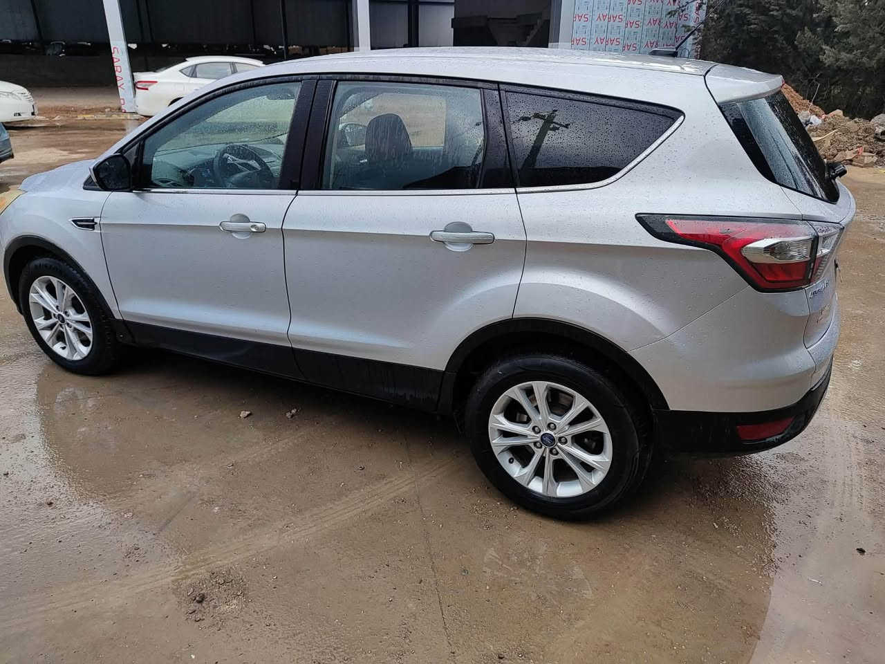 فۆرد ئیسکەیپ ٢٠١٧
پارچەیەک و پەڵەیە بێ ناوگرتن 
بێساردو شوخت بێ ئەیرباگ 
مەکینە ١٥ توربۆ 
سەیارەیەکی زۆر جوان و بێ مەسرەف 
مواسەفات se
٩٢ گەڵا و مەجال
سەیارەی ماڵ خۆمانە  
***********
*********** السليمانية, العراق
