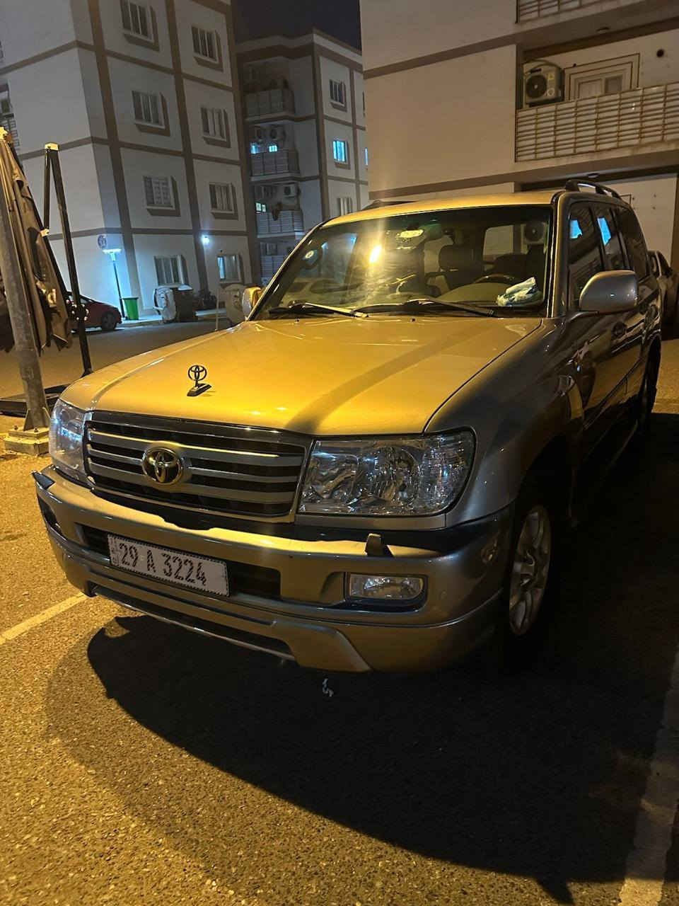 لاندكروز جكسارة ٢٠٠٥ اصل خليجي مكفولة من الصبغ والضربة ماعدا دعسة خفيفة في الصندوق الخلفي العلوي وتم معالجتها غيرها ماكو ، السيارة مال جناي كلشي جديد راجعة وكالة السيارة  محرك وكير جدد كفاله ادامة كاملة عليهم ، حدادية امامي وخلفي جديدة حتى الفلنجات وتبديل كل الجبن جدد ، منظومة تبريد نصب كومبريسر جديد ، منظومة زنون ، تخم تايرات جديد ، واتر بم وكلج مروحة وولف حماوة  وقايشات كلها نصب جديد جامه امامية جديدة نصب شاشة كاربلي حديثة ، كهربائيات فول كلها شغالة ، السيارة حمام وبوليش وسوادات وتبديل اكزوز جديد يعني السيارة مابقى بيها شي قديم لاتسأل افحص وشوف بعينك ، السيارة بأسمي هزة جديدة وغرامات صفر تحويل ثاني يوم رقم مميز ، مراوس بسيارة صالون حديثة او اوباما اصل ، وحسب السوك ، اكو مثل سيارتي مال  مزاد هاي تختلف عزيزي انت انا ابيع لجناي فقط ، العنوان البصرة مجمع اللمل السكني رقم ١ قرب ملعب جذع النخله ، التواصل *********** واتساب  للجادين فقط رجاءا . واسف على الاطالة . ابو الخصيب, البصرة
