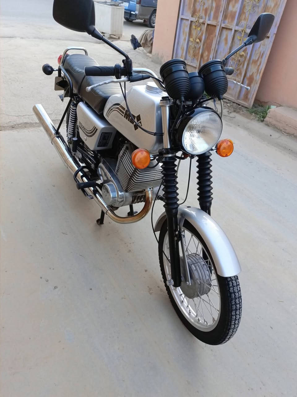 السلام عليكم عشاق دراجات الاMZ مكلف بالنشر 
دراجة ٨٢ للبيع المكان ديالى شهربان سايز ٣ محرك الماني 

داينمو وارميچر كهربائيات كله الماني

وياله ألمانيات 

الدراجة تعمير جديد 

فقط لحيم بالخشم ملحوم بفن وعمل راقي 

الرقم الماني يتحول انگليزي شرط يله يحصل البيع لتسهل الامر 

السعر ٤ ملايين و ٥٠٠ وبي مجال 

للاستفسار عن بقية الدراجة الاتصال على الرقم ‏‪***********‬‏ صالح

https://www.facebook.com/share/1CTcjJwEYM/ هذا الماسنجر والفيس 

تريد تتواصل بالفيس أو الرقم 

رجاء لحد يتصل علي أو يراسلني
