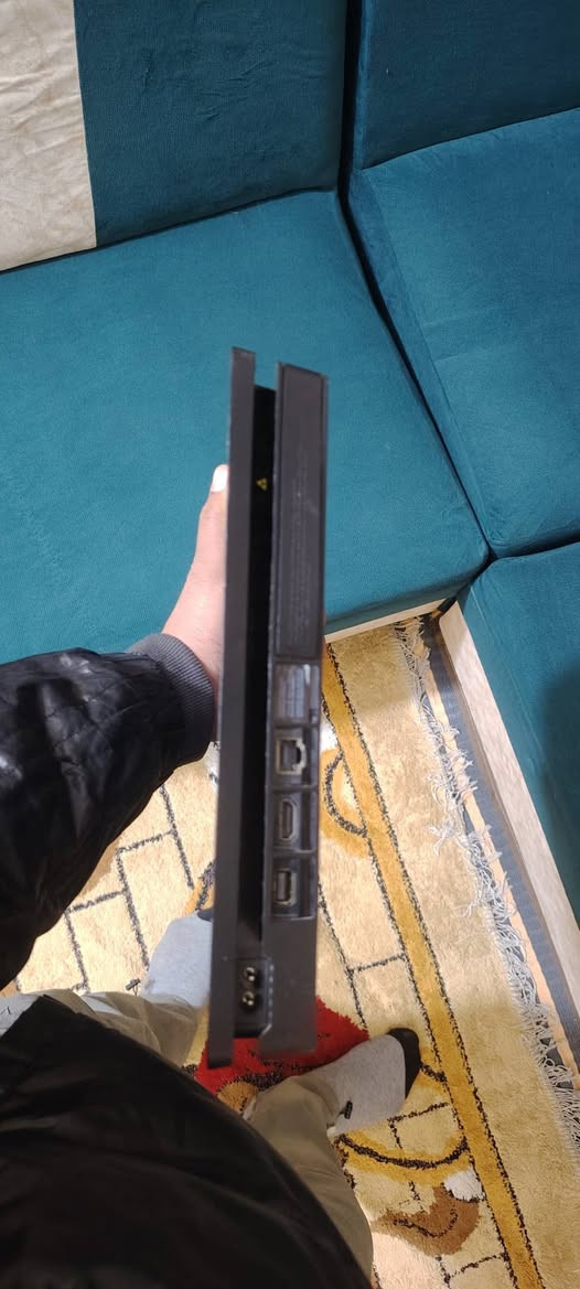 سلام عليكم بلي 4سلم ذاكره 500نظام 12.52مهكر قرص جهاز نظيف كامل ملحقاته مع جوستك عدد ثنين بي العاب بيس درايفر حرب مكاني بغداد حي اور او سبع قصور
***********
