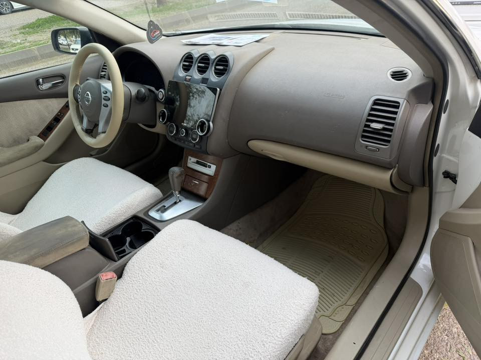 ئالتيما موديل 2008خلجي فول فوله به س سلايت نيه كيرو مه كينه به شه رت به س بونيدي بوياخه سي به له و بجوك سونه رم داناوه نرخي 94مه جال كه لار ***********
