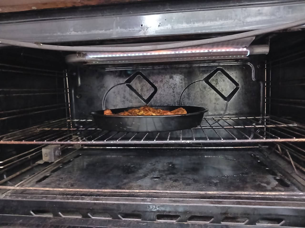 طباخ للبيع جدا نضيف سعره ١٠٠  وبيه مجال للشراي .. كربلاء الحسينيه .. ***********
