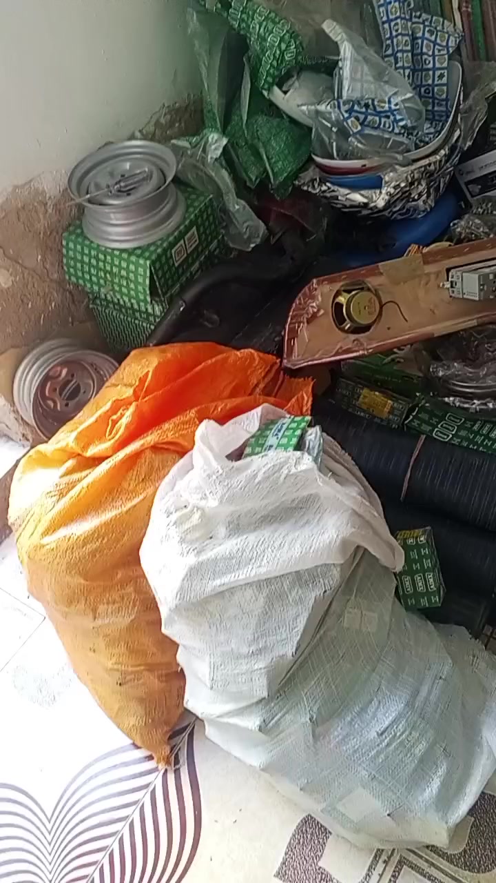 سلام عليكم غراض تكتك كاملات عزلت المحل وابيعهن بسعر مناسب تريد تاخذ منهن تريد شلعه غراض شركه مكاني حسينية الراشديه ***********
