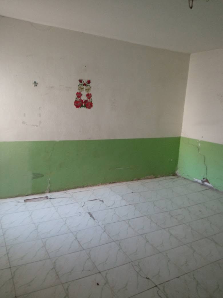 بيت للايجار 
بيت للايجار طابقين 
المساحه//200 م
الطابق الأرضي//
غرفة نوم/2
هول 
مطبخ 
استقبال 
مجمع صحيات/3
كراج 
حديقه 
الطابق الثاني//
غرفة نوم/2
هول
مجمع صحيات/1
خدمات جاهزه//ماء وكهرباء وخط مولده ومجاري انترنيت ضوئي ومدارس 
العنوان//
محيزم/4،،،،،،،،شارع 80،،،،،،،،قبل الاستدارة الحاده من جهه شارع كربلاء 
الاتصال//
***********
***********
مكتب عالم التطور للعقار 
بإدارة//أوس المرشدي للعقار حلة, بابل
