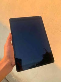 ايباد 9📲  ذاكره64💾  بطاريه85🔋  الايباد نضافه100% زلغ مابي.  بدون ملحقا...