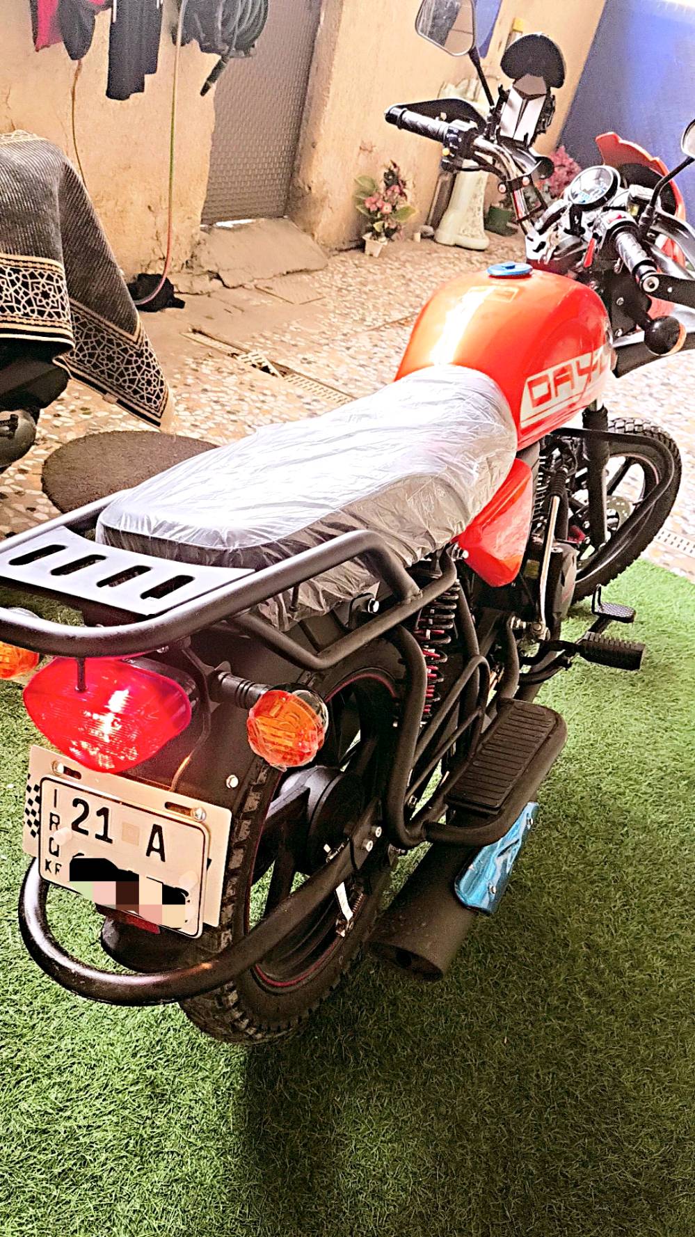  دايون  2026 
يا الله.. للبيع دراجة دايون جبلية (الأصلية) موديل 2026
المحرك: 200cc (قوة وعزم حقيقي، مو الـ 150).
الحالة: زيرو (بجياسهة)، مكفولة من كلشي وبشرط الفحص.
المواصفات التقنية:
نظام تشغيل عن بعد.
تجي وياها (2) بصمة و (2) سويج أصلية.
دشبول إلكتروني حديث.
منفذ شحن للموبايل.
الأوراق: مرقمة، سنوية، ولوحات (مكاتبة، وكالة، مداور.. شتريد حاضر).
ملاحظة: الدراجة مشتريهة قبل يومين بـ (3,050,000) ورايد ابيع بسبب ظرف طارئ.
💰 السعر: 2,750,000 دينار (والشراي يتصل ويدلل)
الدراجة بيهة ضمان سنة
📍 المكان: بغداد - مدينة الصدر (تجي لبيتي تفحص وتتأكد وتقتنع قبل ما تاخذها).
مكفولة من كلشي
📞 للتواصل: *********** (متوفر واتساب).