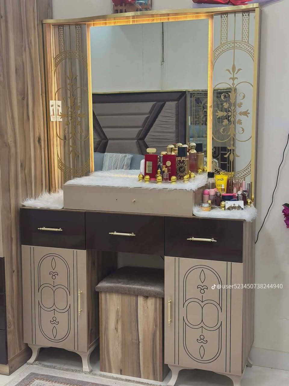عروض للبيع نظافه فول
✨ غرفة نوم   تخليك تنسى تعب اليوم
 ✨مرجوحه الديكور  ((عش ))🪝
     ♈مميزات الغرفه 
🛏️ تصميم أنيق + راحة ما تتوصف
💎 فخامة تبين من أول نظرة
🪵 جودة تعيش سنين

🔥 عرض محدودمواصفات فول 
🔆مدة الاستخدام :اربعه اشهر فقط 
#نوع :تركي 
#تتكون :من 9قطع كامله مابيه اي خدش جديده جدا استخدام قليل يعني اخت الجديد
#سعر الغرفه  : مليون وربع 
♈ميزات المرجوحه 
جديده استعمال قليل جدا 
تتحمل وزن 160
الحبال حياكه  قويه جدا  
#سعرالمرجوحه125

#العنوان :بصره ابو الخصيب منطقة ابوالجوزي 
#للاستفسار: ***********
