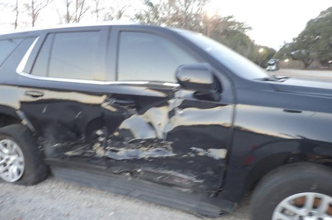 تاهو 2023 الضرر كما موضح بالصور  الون اسود السعر الى دبي 210 ورقه اذا اتريده الى ام قصر مع كتاب ضباط 280 ورقه بدون كمرك وبدون تصليح الاتصال ***********
