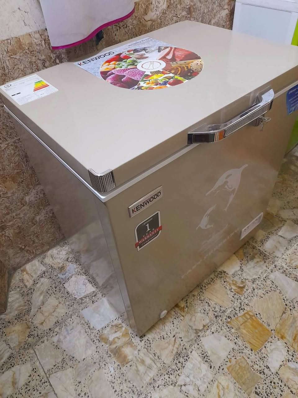 مجمدة جديدة ( ماركة كينود )  مستعملة شهر واحد
حجم وسط 
( السعر ٢٥٠ ) وبيها مجال للشراي


**إذا كنت صاحب هذا الإعلان وتريد حذفه لأي سبب، رجاءا أرسل رسالة إلى الدعم الفني**