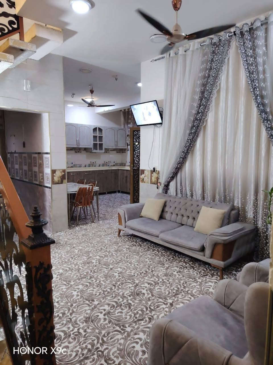 من رخصت الادمن المحترم بيت 108 متر طابقين بناء فول طابوق مسلح غرفتين صاله عدد2 مطبخ استقبال المسيب شارع بيت غضيب السعر 78وبي مجال قليل ***********
